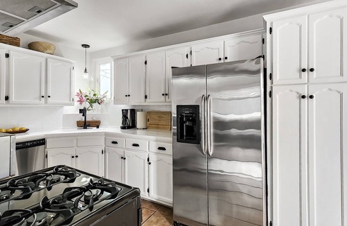 Palms Apartment | Private, Spacious Apartment with Sunny Patio