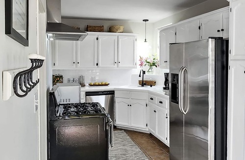 Palms Apartment | Private, Spacious Apartment with Sunny Patio