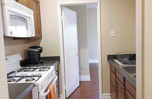 Mira Loma House | Private Suite with Own Kitchen Own Entrance