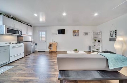 La Puente Apartment | Private Trendy Studio near LA & OC sleeps 4 guest
