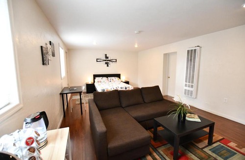 Daly City House | Private Unit/Private Bathroom Near BART & SF