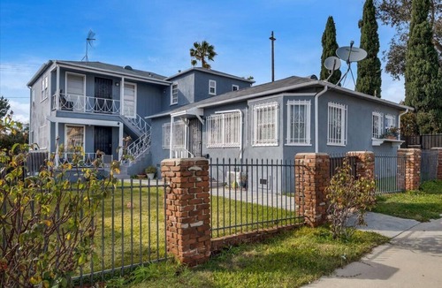 View Park-Windsor Hills House | Private and cozy two bedroom home with laundry and patio in Windsor Hills