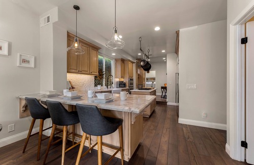 Corona del Mar Condo | Private villa in tranquil CdM. Super close to world-class shops and restaurants.