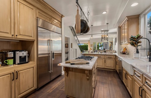 Corona del Mar Condo | Private villa in tranquil CdM. Super close to world-class shops and restaurants.