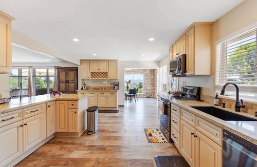 El Cajon House | Private Vineyard Estate w/Guest House & Hot Tub