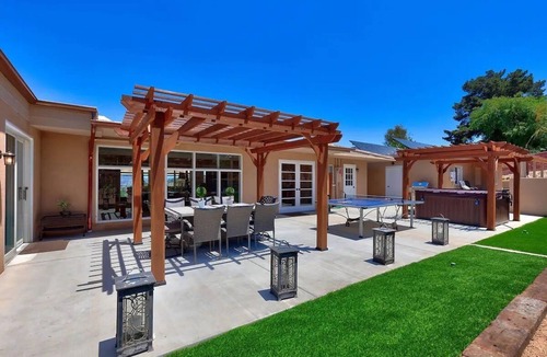 El Cajon House | Private Vineyard Estate w/Guest House & Hot Tub