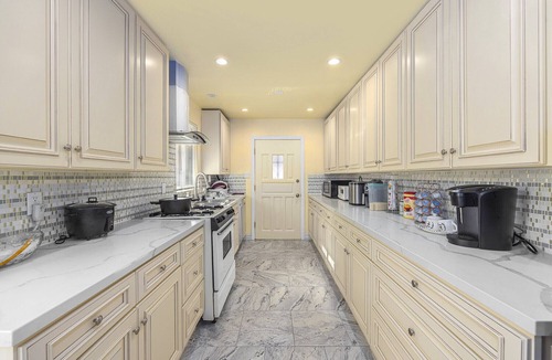 South el Monte House | PrivateHOUSE,3Bd1king2Queen w/kitchen,patio,BBQ,Ac,free parking,Laundry &WiFi