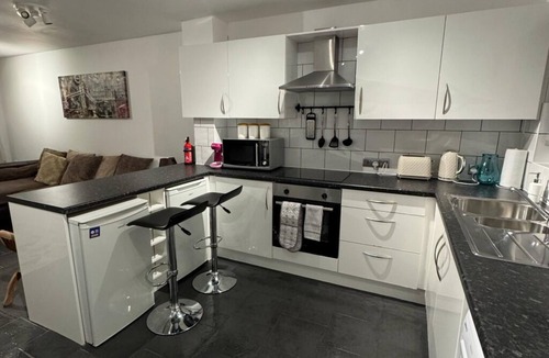 Newham House | Professionals | Entire House | 2BDR | Weekly Deals
