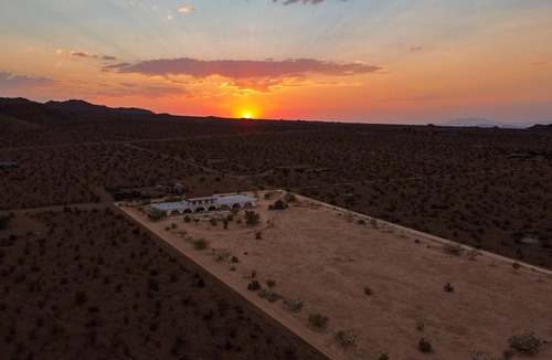 Landers Villa | Psychic Arches - Hot Tub, Pool Table, Cowboy Pool, Fireplace, Arcade, Views!