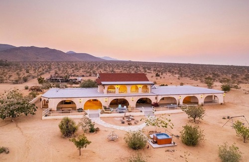 Landers Villa | Psychic Arches - Hot Tub, Pool Table, Cowboy Pool, Fireplace, Arcade, Views!