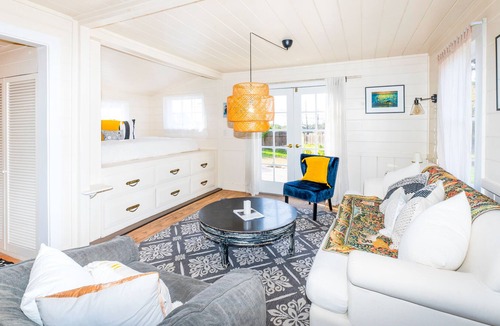 Caspar House | Quaint & adorable home near the beach with patio, grill, wood stove & hammock