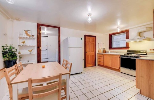 Emeryville Apartment | Quaint and Charming 2BR APT in Central Oakland