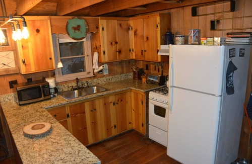 Fish Camp Cabin | Quaint Mountain Cabin at the entrance to Yosemite National Park