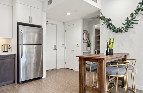 Carthay Circle Condo | Quaint & Unique 1BR Apartment