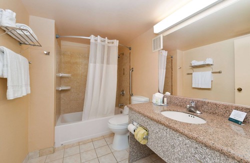 Walnut Hotel | Quality Inn & Suites Walnut - City of Industry
