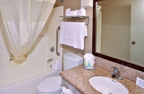 Walnut Hotel | Quality Inn & Suites Walnut - City of Industry
