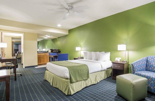 Needles Hotel | Quality Inn