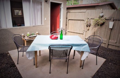 Oleander - Sunset House | Quiet 1 Bedroom Townhouse in Midst of Downtown Bakersfield and Across Beale Park