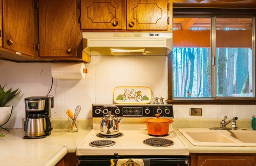 Sonora Cabin | Quiet A frame cabin in the Twain Harte woods