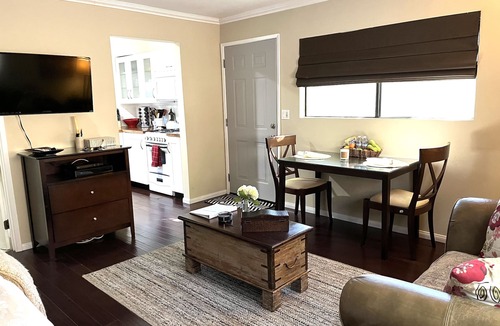 Valley Village Apartment | Quiet Chic Studio Apartment with secure parking In Valley Village.