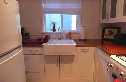 Valley Village Apartment | Quiet Chic Studio Apartment with secure parking In Valley Village.