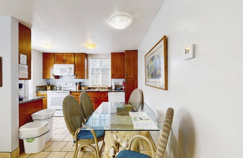Eureka House | Quiet cottage on the bay with dog-friendly backyard & private dock - near beach