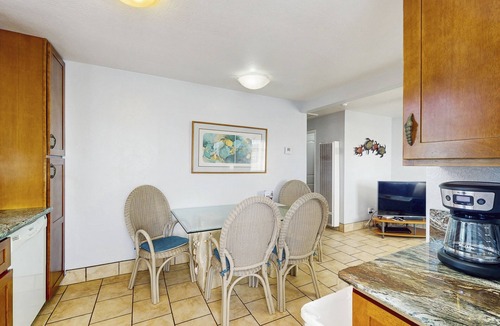 Eureka House | Quiet cottage on the bay with dog-friendly backyard & private dock - near beach