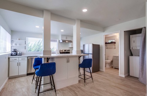 Vista House | Quiet Country Retreat with Mountain Views - Sleeps 4