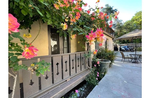 Altadena Cottage | Quiet, Cozy, Mediterranean style back house.
