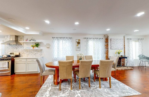 Sylmar House | Quiet cul-de-sac home with big enclosed dog-friendly yard, near large park