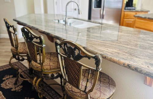 Fairview House | Quiet Cul-de-sac House with AC and Walk to Parks