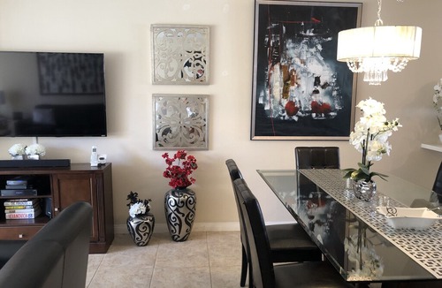 Park Palms Apartment | Quiet End Unit Condo fully Upgraded and Centrally located.