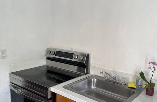 Dimond Apartment | Quiet garden cottage 15 min to UCB, SF, OAK