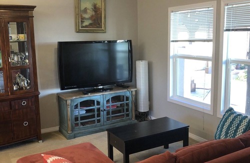 Bonsall House | Quiet Guest Home With Beautiful Views +Heated Pool and jacuzzi!