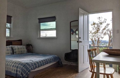Los Feliz House | Quiet Hillside Plant+Art filled home. PANORAMIC VIEWS! PRIVATE large BACKYARD