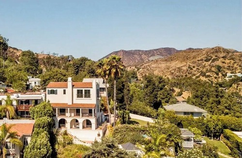Hollywood Hills House | Quiet Luxury: LA Hideaway + Private Path To The Iconic Hollywood Bowl w Pool/Spa