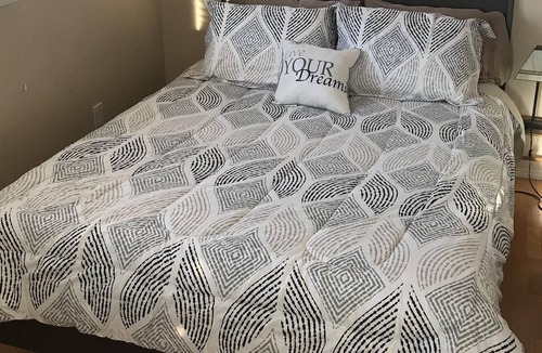 Altadena Apartment | Quiet, Non smoking Studio unit with perks near the Rose Bowl, trails, and JPL.