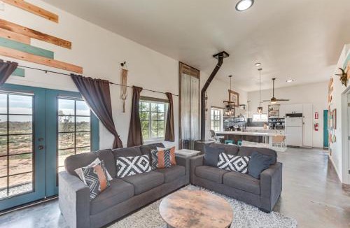 Landers House | Quiet Oasis with Hot Tub 21 Mi to Joshua Tree!