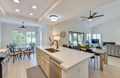 Palm Desert Condo | Quiet Palm Desert Condo: Workspace & Pool Access!