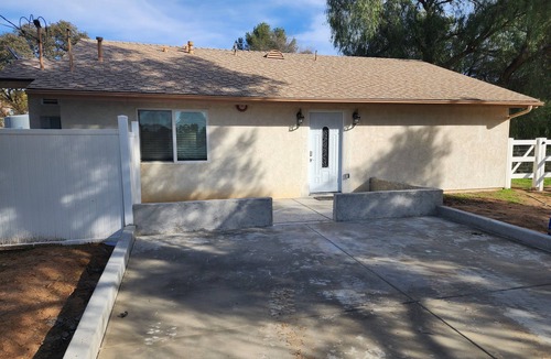 Ramona House | Quiet Ranch Guesthouse in Ramona