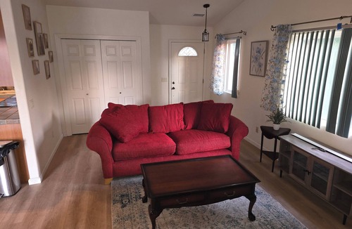 Ramona House | Quiet Ranch Guesthouse in Ramona