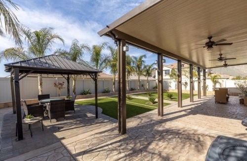 San Jacinto House | Quiet resort style backyard perfect for entertainment
