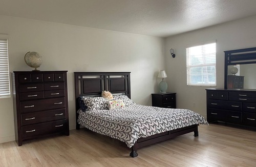 Crescenta Highlands House | Quiet, safe and convenient 3-bedroom house with WiFi and AC in gorgeous Glendale