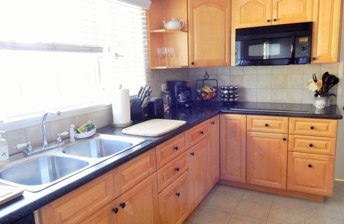 Valley Village Apartment | Quiet Valley Village, 1 BR, 1 BA, apartment, located near Universal & Hollywood