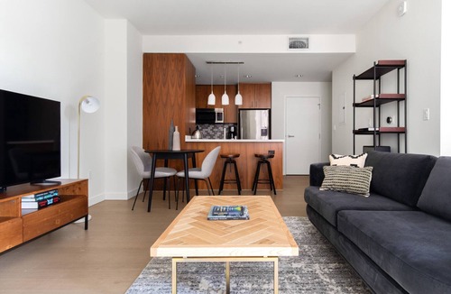 Bunker Hill Apartment | Rad Downtown Studio w/Gym, Pool, near Metro Center, by Blueground