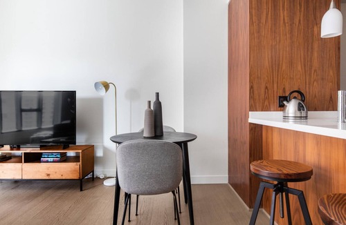 Bunker Hill Apartment | Rad Downtown Studio w/Gym, Pool, near Metro Center, by Blueground