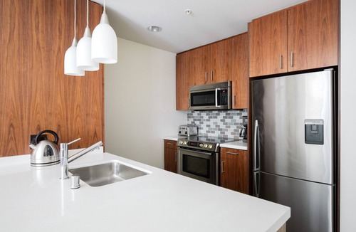 Bunker Hill Apartment | Rad Downtown Studio w/Gym, Pool, near Metro Center, by Blueground