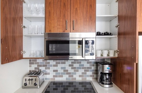 Bunker Hill Apartment | Rad Downtown Studio w/Gym, Pool, near Metro Center, by Blueground