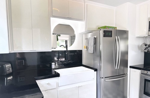 Mar Vista House | Rad Stay Mar Vista. Open concept two bedroom house with large private yard.