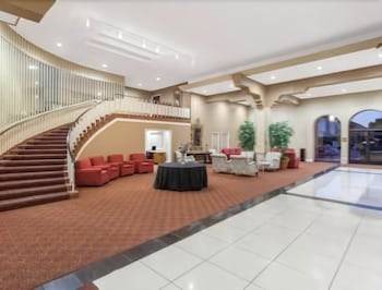 Raisin Hotel | Ramada by Wyndham Fresno North